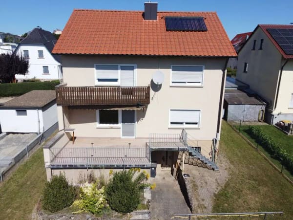 Immobilie in Rottendorf - Geräumiges Familienhaus mit Balkon und Terrasse - Bild 1