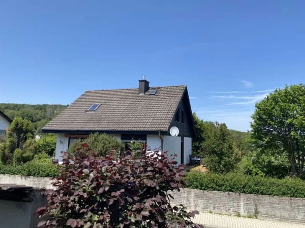 Immobilie in Bad Schwalbach - Von privat: Freistehendes EFH mit traumhafter Aussicht und drei Terrassen in ruhiger Lage - Bild 0