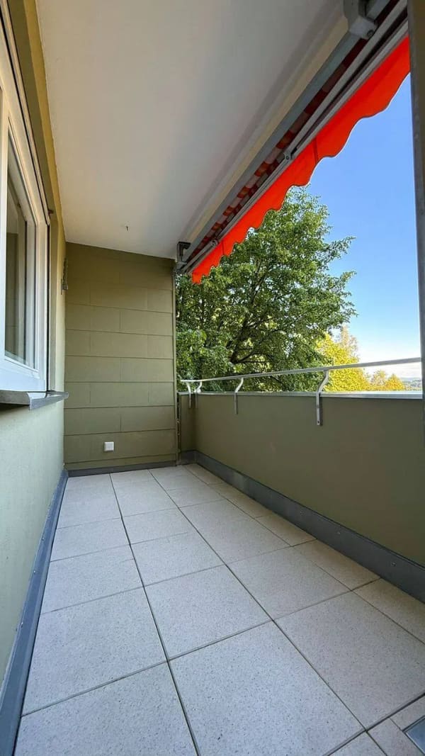 Immobilie in Leutkirch im Allgäu - Bezugsfreie 3-Zimmer-Wohnung mit Südbalkon, Abstellraum, Keller und Bergblick - Bild 1
