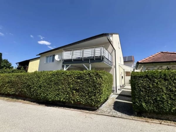 Immobilie in Hemau - Solides Zweifamilienhaus im Herzen von Hemau - Bild 0