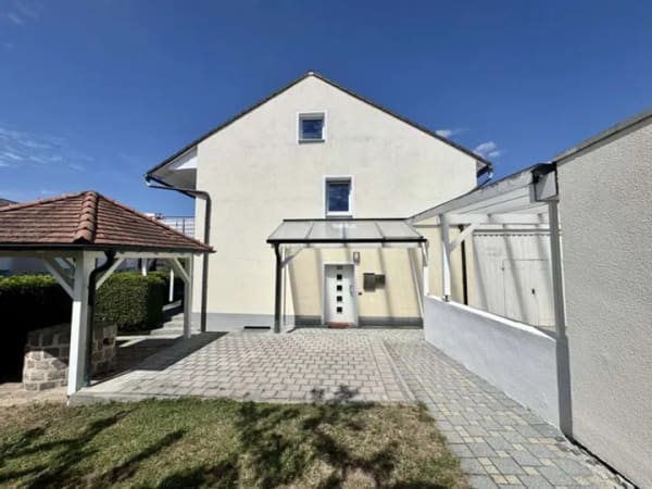 Immobilie in Hemau - Solides Zweifamilienhaus im Herzen von Hemau - Bild 1