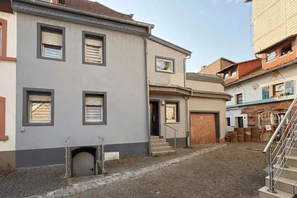 Immobilie in Wolfstein - Gepflegtes und modernisiertes Einfamilienhaus mit Terrasse, Garage und Garten – derzeit vermietet - Bild 1