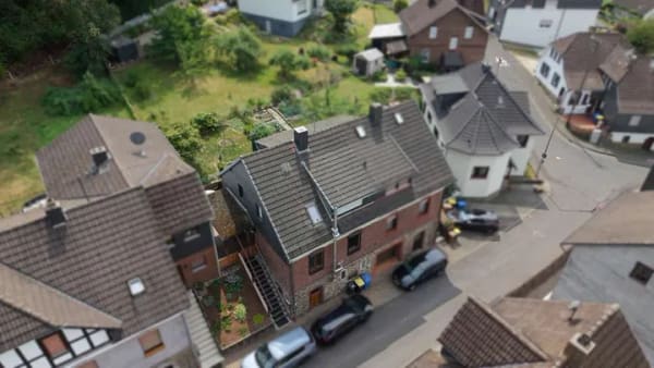 Immobilie in Kirchen (Sieg) - Wohnen mit Charme – gepflegte Doppelhaushälfte in ruhiger Lage! - Bild 1