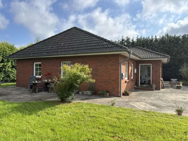 Immobilie in Brodersby-Goltoft - Einziehen und wohlfühlen – Bungalow mit schönem Garten in Brodersby - Goltoft - OTTO STÖBEN GmbH - Bild 1