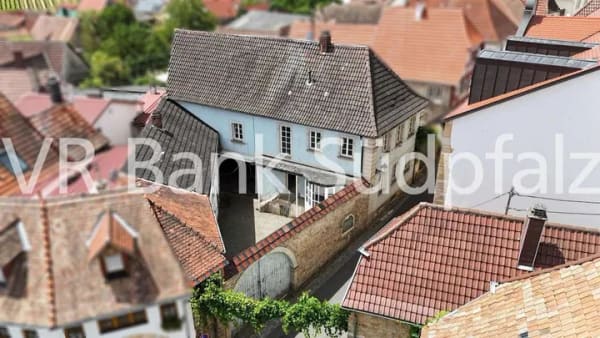Immobilie in Frankweiler - Pfälzer Geschichte neu beleben: Anwesen mit großem Hof, Scheune, Garten & Weinkeller! - Bild 1