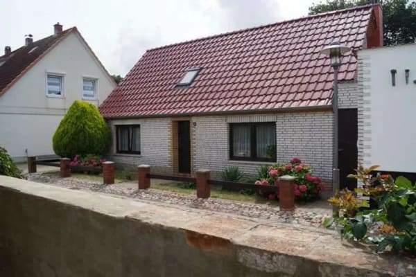 Immobilie in Wiek - Handwerkerobjekt, Ihr Rückzugsort am Meer – altes Kapitänshaus mit Charme in Wiek auf Rügen - Bild 2