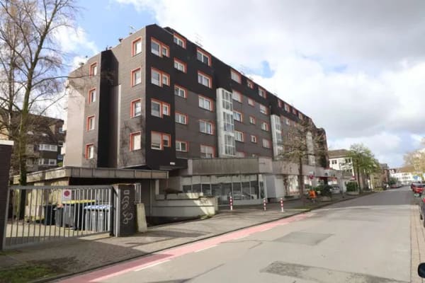 Immobilie in Dinslaken - Charmante Dachgeschosswohnung mit Weitblick – gepflegt, hell und ein echtes Raumwunder! - Bild 0