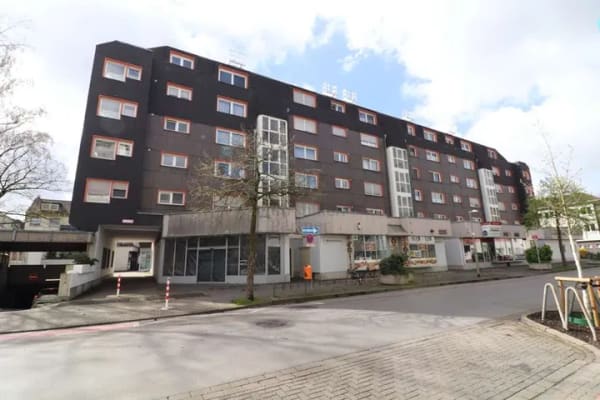Immobilie in Dinslaken - Charmante Dachgeschosswohnung mit Weitblick – gepflegt, hell und ein echtes Raumwunder! - Bild 1