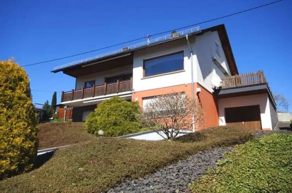 Immobilie in Niederelbert - Niederelbert, solides Wohnhaus mit herrlichem Blick in beliebter Lage *VIRTUELLE 360° BESICHTIGUN... - Bild 0