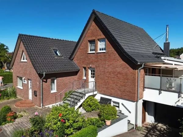 Immobilie in Laage - Einfamilienhaus mit Gewerbeanbau in Diekhof - Bild 0