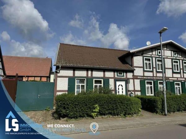 Immobilie in Stendal - Leben in der City von Stendal mit Pool und Einliegerwohnung! - Bild 0