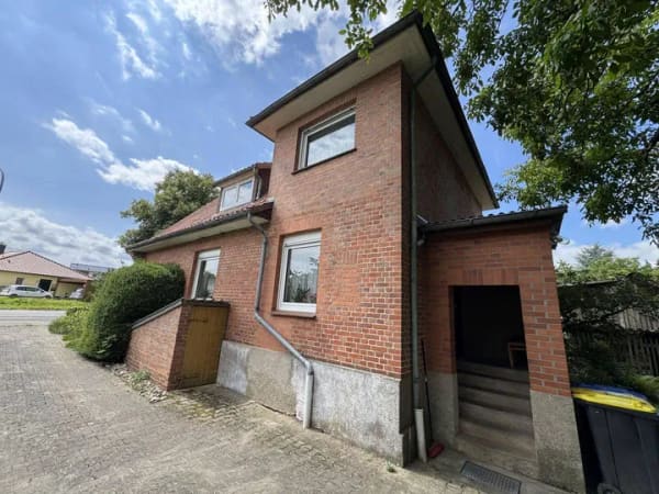 Immobilie in Ebstorf - Ebstorf: Solides Wohnhaus in ruhiger Lage mit großzügigem Grundstück - Bild 2
