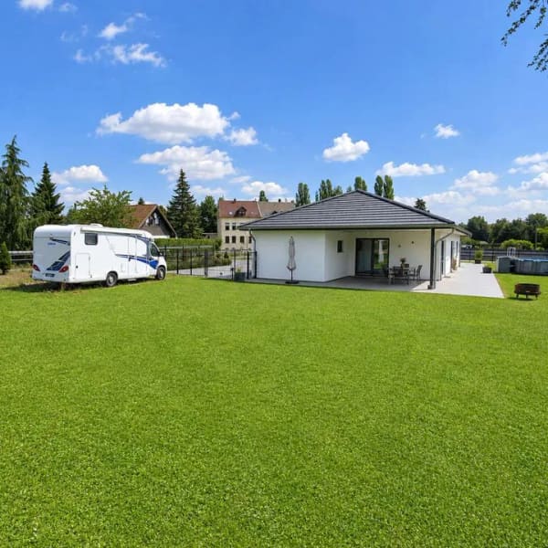 Immobilie in Neukirchen/Pleiße - EXKLUSIVER BUNGALOW AUF EINEM PARKÄHNLICHEN GRUNDSTÜCK - Bild 3