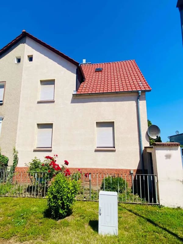 Immobilie in Bördeland - Charmante Doppelhaushälfte mit großem Garten & freiem Blick ins Grüne in Kleinmühlingen - Bild 1