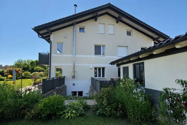 Immobilie in Breitbrunn am Chiemsee - Breitbrunn am Chiemsee-Lichtverwöhnte 5-Zimmer-Maisonette mit 3 Bädern, Sauna, 796 m² Garten - Bild 2