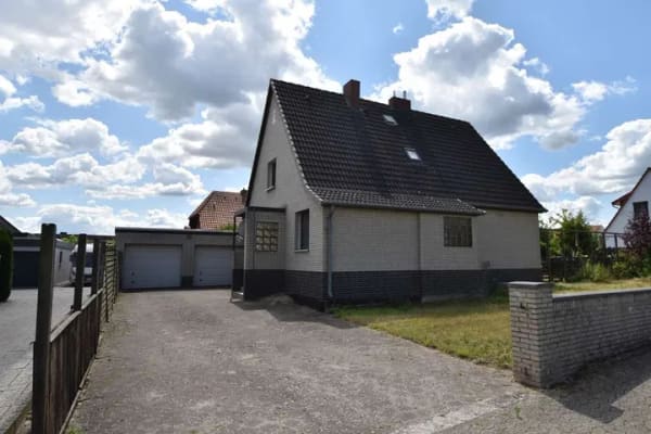 Immobilie in Osloß - Gemütliches Einfamilienhaus mit großem Garten und Doppelgarage - Bild 0