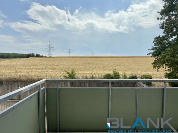 Immobilie in Eberdingen - Attraktive 3-Zimmer-Eckwohnung mit zwei Balkonen und Feldblick - Bild 1