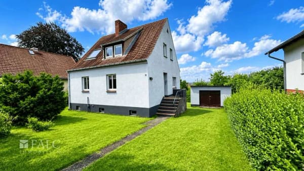 Immobilie in Plau am See - ***Charmantes Einfamilienhaus mit zwei Wohneinheiten und exklusivem Bootsschuppen*** - Bild 1