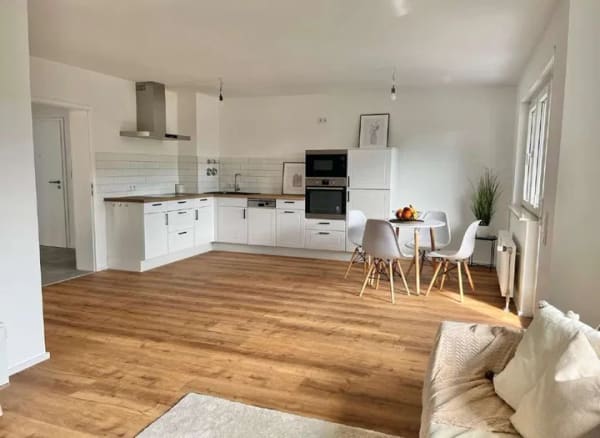 Immobilie in Biebesheim - Moderne 3-Zimmerwohnung mit Balkon, EBK & Stellplatz - Bild 0