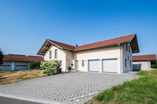 Immobilie in Zandt - Exklusives Wohnanwesen mit 4.600 m² Grundstück, eigener Lagerhalle und nachhaltigem Energiekonzept - Bild 2