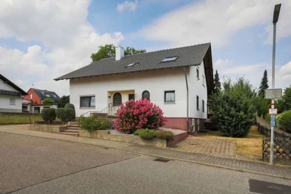Immobilie in Bretten - Viel Raum für Ihre Wohnideen – gepflegtes Einfamilienhaus mit vielseitigem Platzangebot! - Bild 0