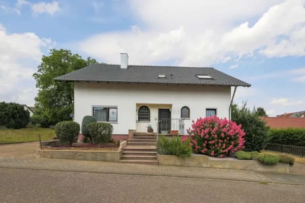 Immobilie in Bretten - Viel Raum für Ihre Wohnideen – gepflegtes Einfamilienhaus mit vielseitigem Platzangebot! - Bild 2