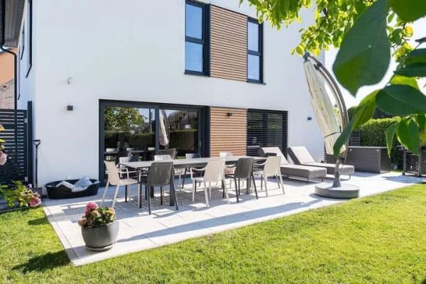 Immobilie in Wang - Ein Traumhaus das Architektur, Atmosphäre, und Ästhetik vereint  - Bild 1