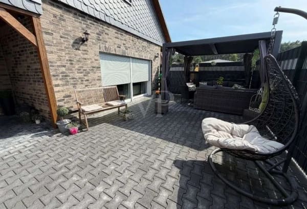 Immobilie in Adelheidsdorf - **Modernes Einfamilienhaus mit Einliegerwohnung und Warmhalle in Adelheidsdorf** - Bild 1