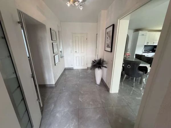Immobilie in Adelheidsdorf - **Modernes Einfamilienhaus mit Einliegerwohnung und Warmhalle in Adelheidsdorf** - Bild 2