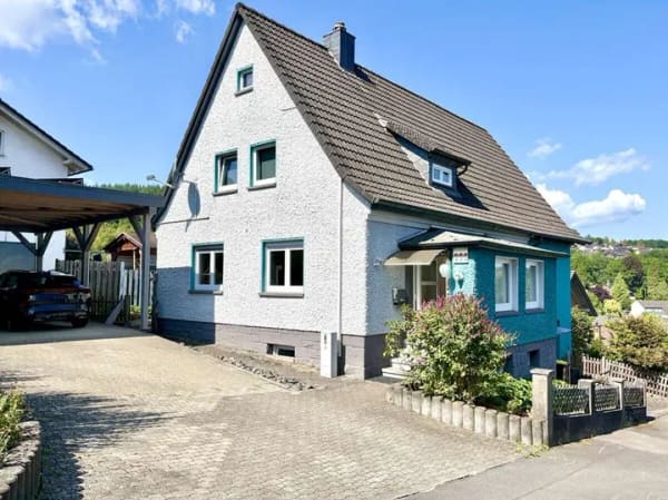 Immobilie in Betzdorf - **Umfassend modernisiertes Einfamilienhaus mit schönem Garten und Fernblick in Betzdorf** - Bild 1
