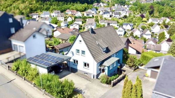 Immobilie in Betzdorf - **Umfassend modernisiertes Einfamilienhaus mit schönem Garten und Fernblick in Betzdorf** - Bild 2