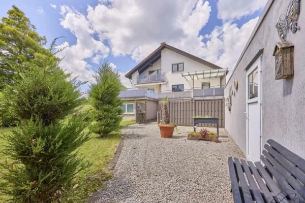 Immobilie in Wiesenbach - MFH mit weitläufigem Garten, Naturblick und Urlaubsgefühlen - ideal für Eigennutzer & Kapitalanleger - Bild 0
