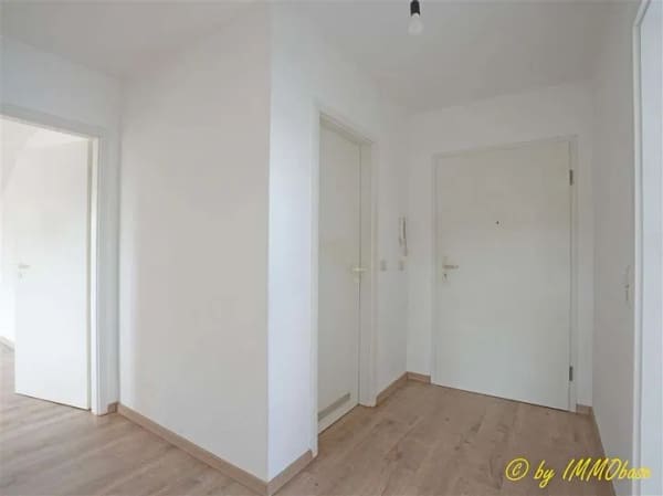 Immobilie in Frankenberg/Sachsen - Dachgeschoss-Charme mit 2 Balkonen - Frei! - Bild 1