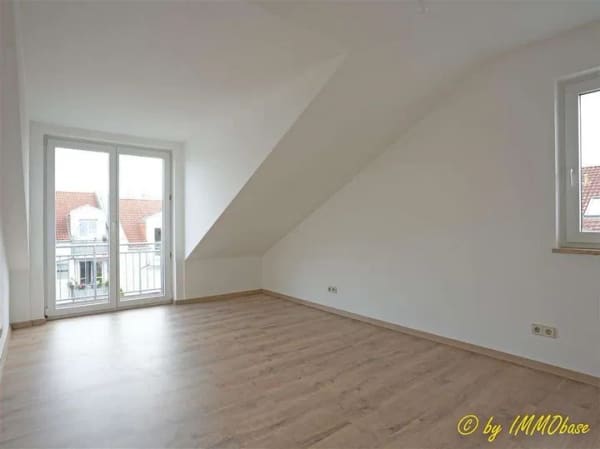 Immobilie in Frankenberg/Sachsen - Dachgeschoss-Charme mit 2 Balkonen - Frei! - Bild 3