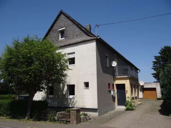 Immobilie in Buch - Wohnhaus am Ortsrand – vielseitig nutzbares Ein- bis Zweifamilienhaus mit großem Garten - Bild 0
