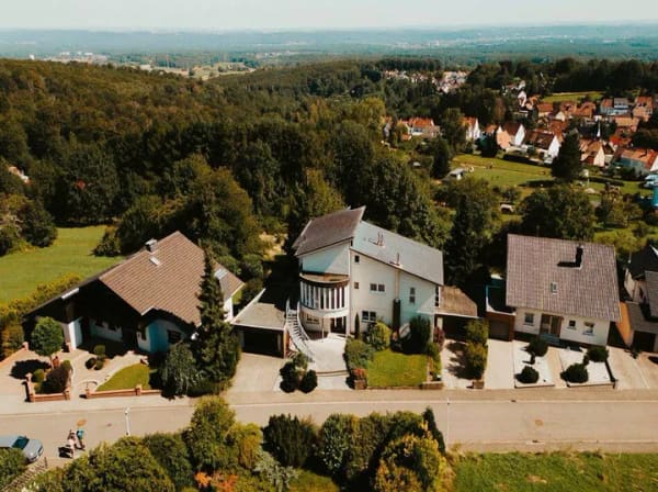 Immobilie in Bexbach - Zweifamilienhaus in begehrter Höhenlage mit beeindruckendem Panoramablick! - Bild 1