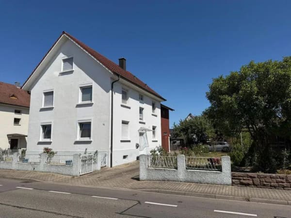 Immobilie in Schutterwald - Charmantes Zweifamilienhaus mit Scheune und großem Grundstück in ruhiger Wohnlage - Bild 0