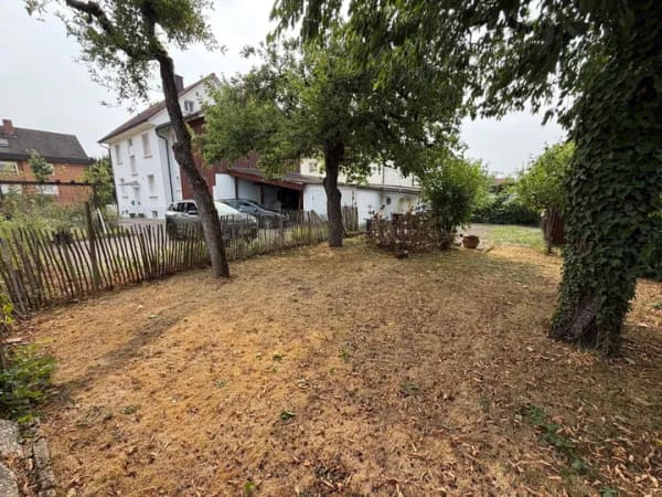 Immobilie in Schutterwald - Charmantes Zweifamilienhaus mit Scheune und großem Grundstück in ruhiger Wohnlage - Bild 1