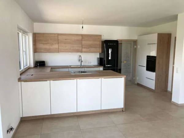 Immobilie in Schöllnach - ERSTBEZUG: MODERNE 3-ZIMMER-WOHNUNG MIT BALKON - OHNE KÄUFERPROVISION - ZU KAUFEN! - Bild 2