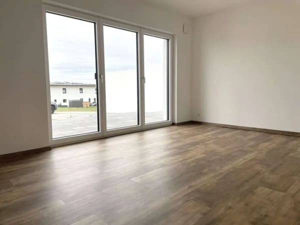 Immobilie in Schöllnach - ERSTBEZUG: MODERNE 3-ZIMMER-WOHNUNG MIT BALKON - OHNE KÄUFERPROVISION - ZU KAUFEN! - Bild 4