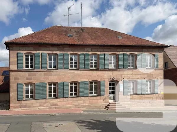 Immobilie in Rohr - Ein Stück Geschichte erwerben - Ehemalige Schule mit vielseitigem Entwicklungspotenzial - Bild 0