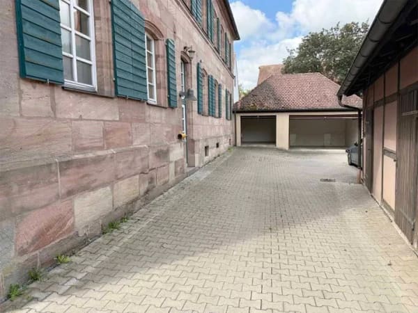 Immobilie in Rohr - Ein Stück Geschichte erwerben - Ehemalige Schule mit vielseitigem Entwicklungspotenzial - Bild 1