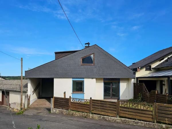 Immobilie in Hümmerich - Wohnhaus mit 3 Wohneinheiten + Garage in wunderschöner Ortsrand-Aussichtslage. - Bild 0