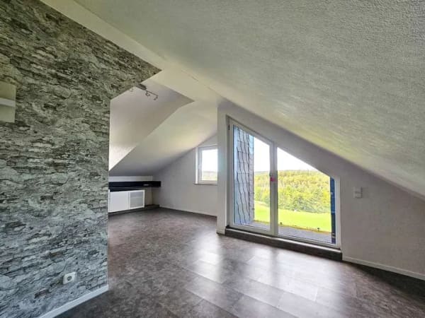Immobilie in Hümmerich - Wohnhaus mit 3 Wohneinheiten + Garage in wunderschöner Ortsrand-Aussichtslage. - Bild 4