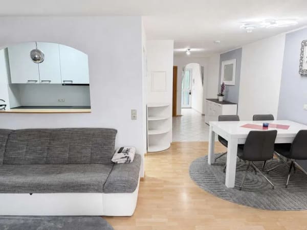 Immobilie in March - Helle 3-Zimmer-Wohnung mit Balkon und Garage in ruhiger Lage - Bild 0
