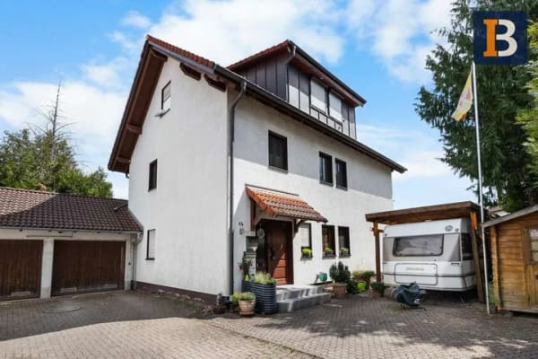 Immobilie in Hausen im Wiesental - Großzügiges Mehrgenerationenhaus mit traumhaftem Garten im Zentrum von Hausen! - Bild 0