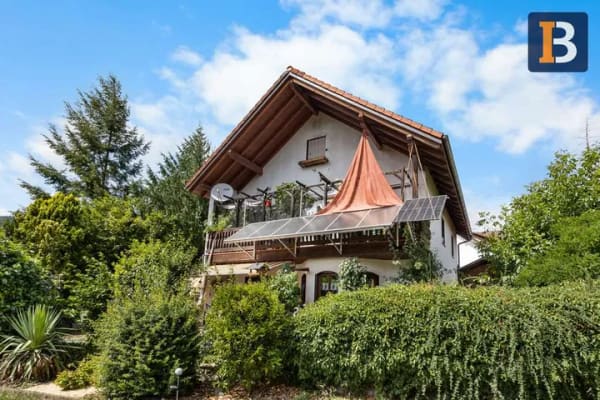 Immobilie in Hausen im Wiesental - Großzügiges Mehrgenerationenhaus mit traumhaftem Garten im Zentrum von Hausen! - Bild 1