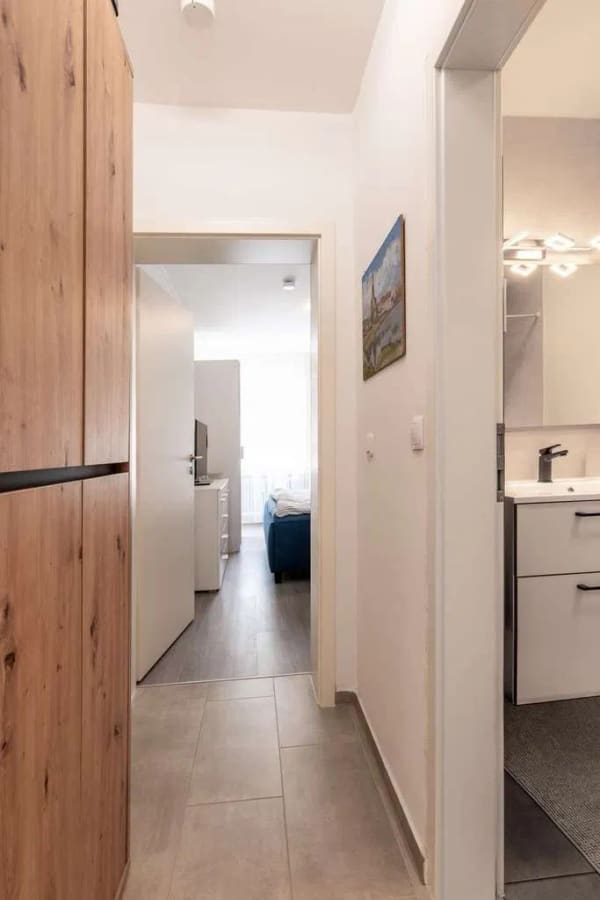 Immobilie in Neuried - Provisionsfrei – Helle 3-Zimmer-Wohnung mit Aufzug, zwei Balkonen und TG-Stellplatz - Bild 3