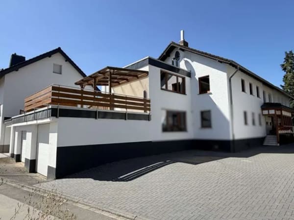 Immobilie in Schleiden - Geräumige, helle Eigentumswohnung (~ 90 m²) mit großer Dachterrasse, Balkon, Lagerräumen & Garage - Bild 0