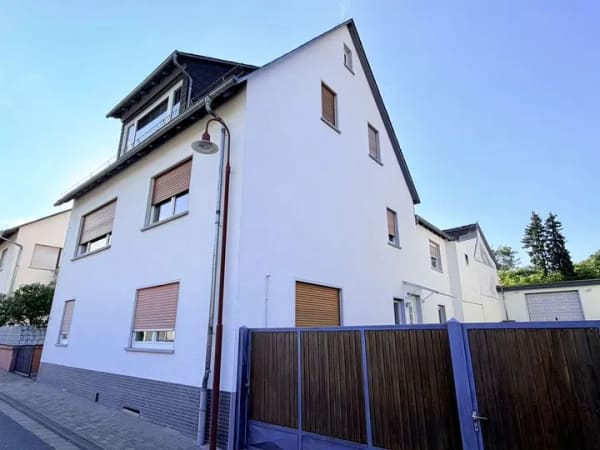 Immobilie in Waldsolms - Zweifamilienhaus mit Platz für die große Familie und herrlichem Garten! - Bild 0